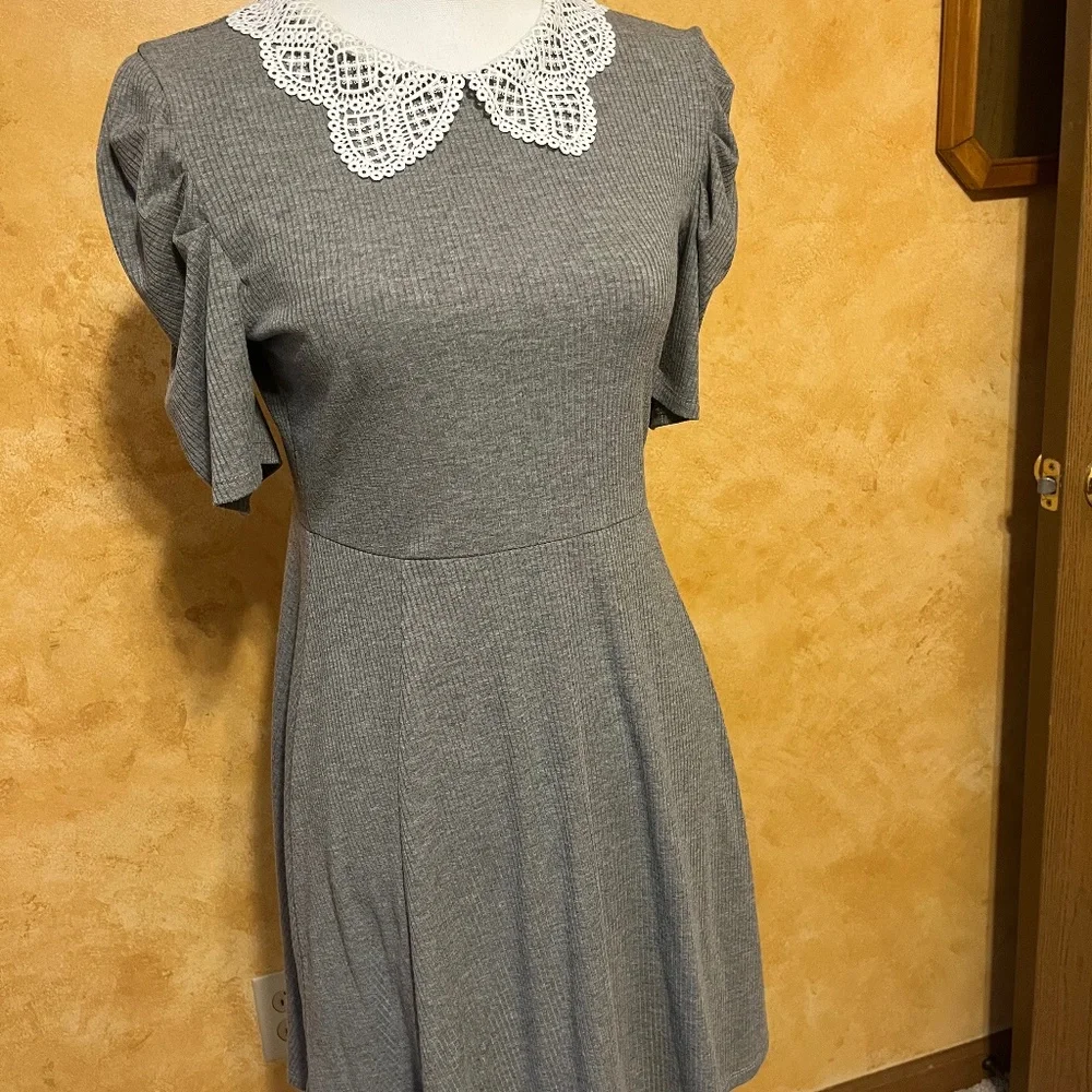 Francesca Collared Grey Short Sleeve Dress - Size Medium - Picture 2 of 5
